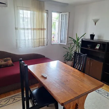 Cozy House With Spacious Yard Skopje